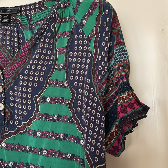 Women’s Ya Da colorful and fun lightweight 100% silk blouse. - Picture 4 of 8